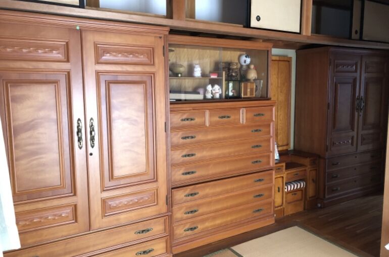 遺品整理　大量の家具