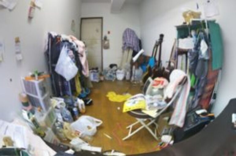 散らかった部屋